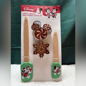 NEW Disney 4 Piece Spatula & Cookie Cutter Set-2 Spatulas & 2 Cookie Cutters